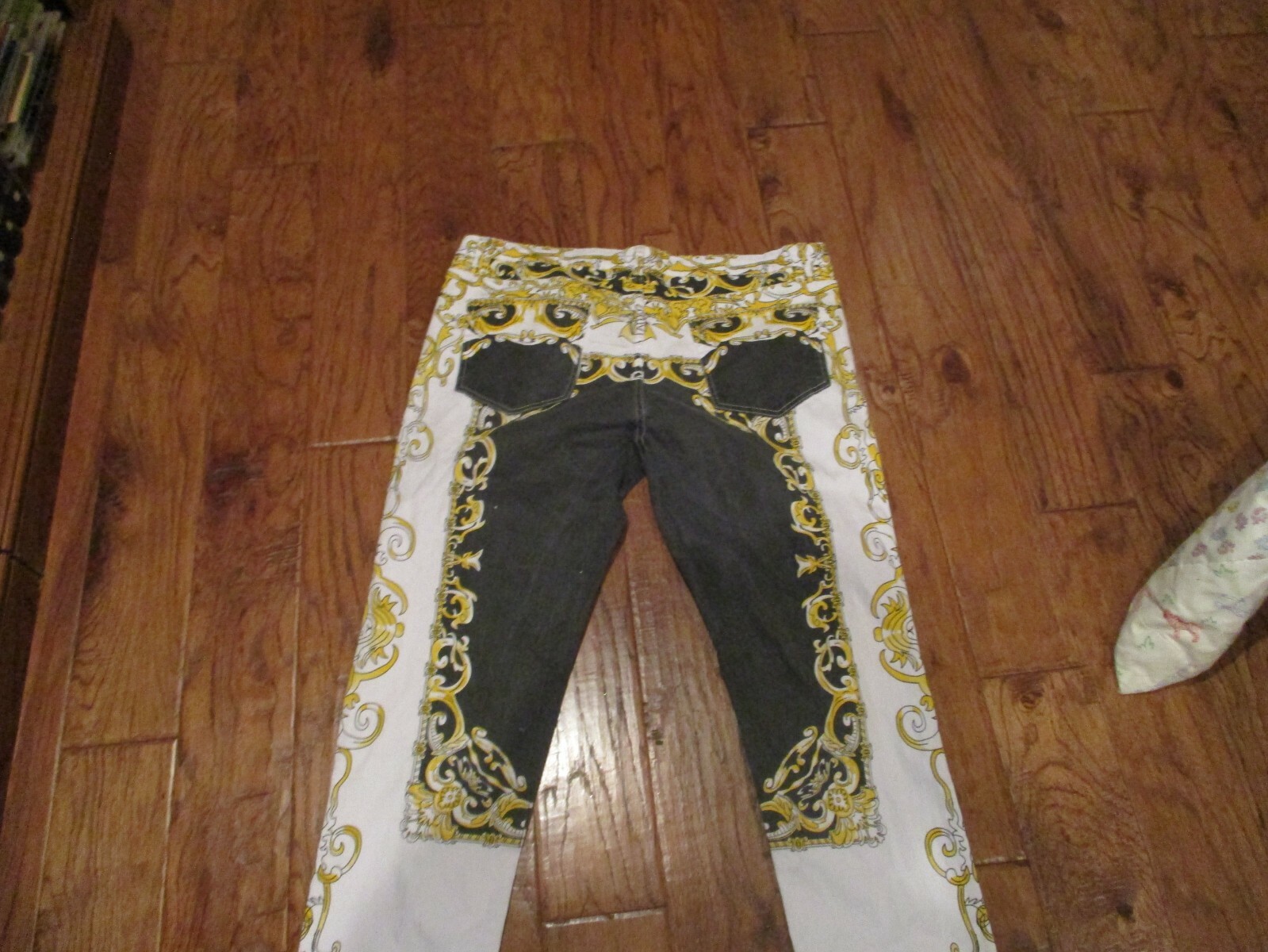 White Jean w/black & gold 97% Cotton 3% Spandex Size 40 Mexican Parties Wedding