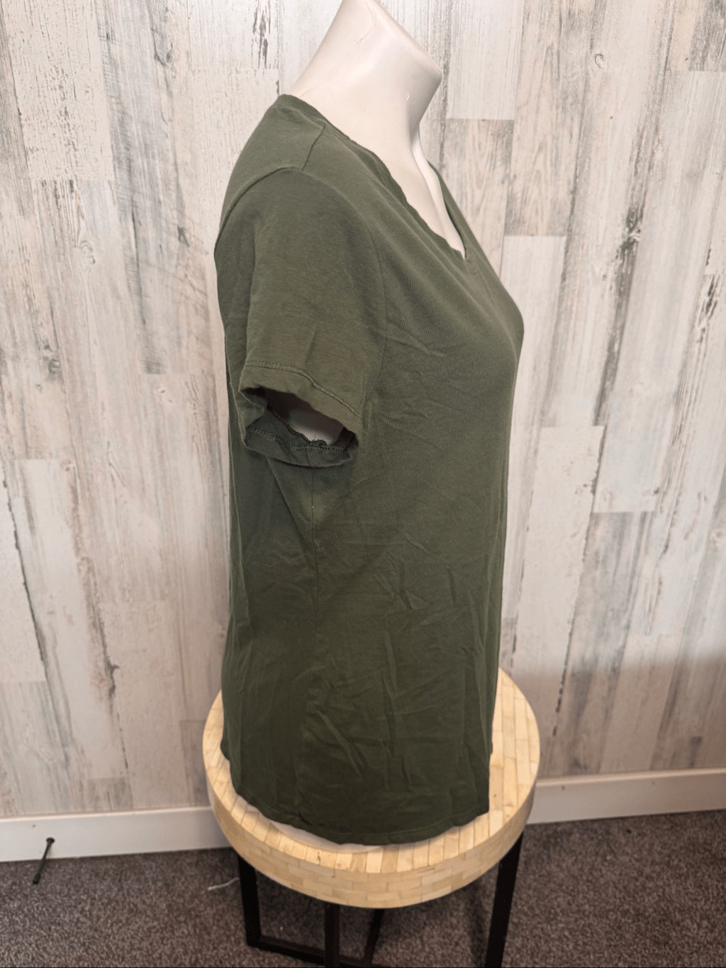 No Boundaries Solid Olive Green Crew Neck T-Shirt Womens Size XXL 19 Short Sleev