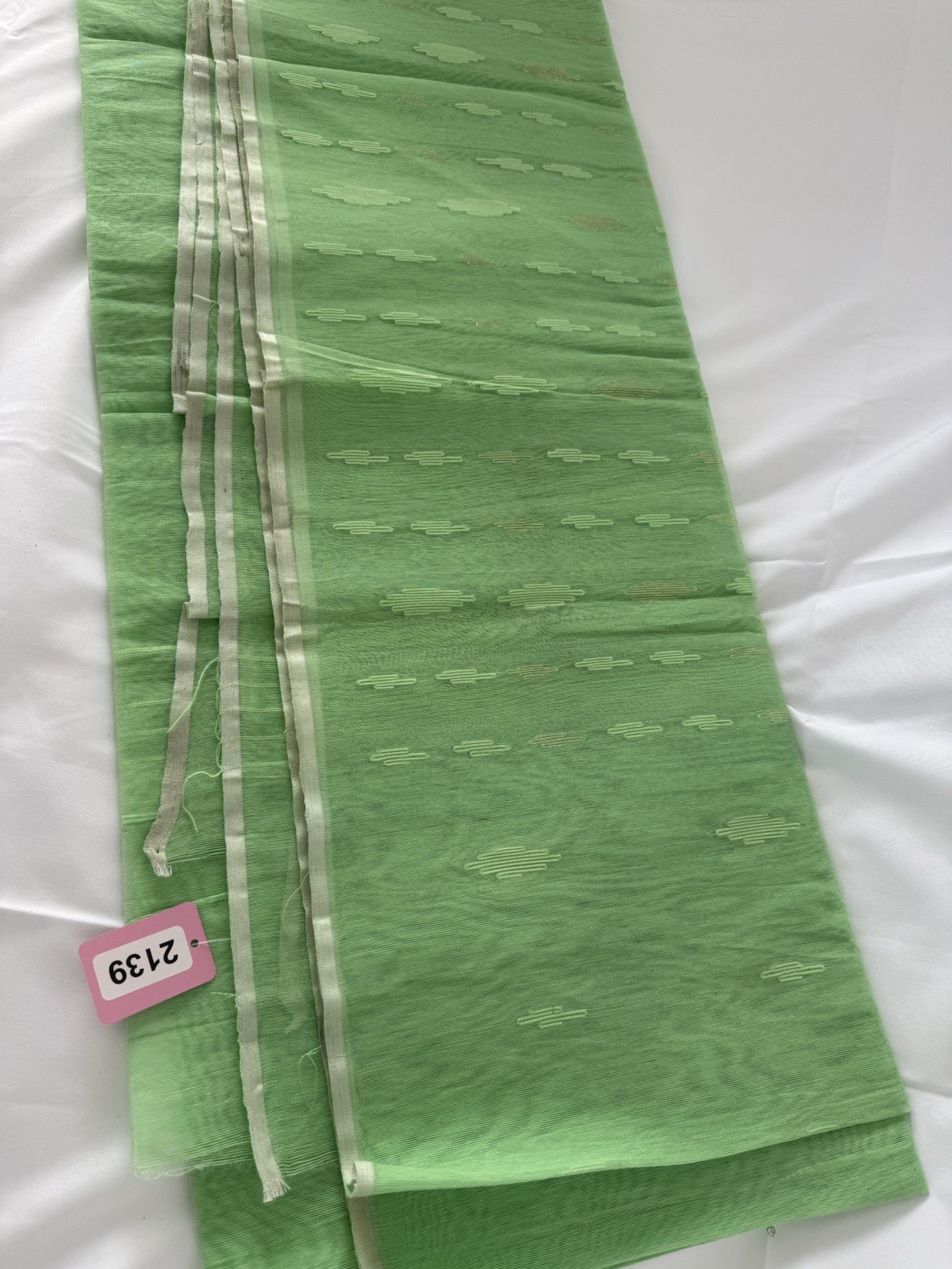 NEW, Handmade, Original Dhakai Jamdani Saree ( item#L2139 ) Only $29