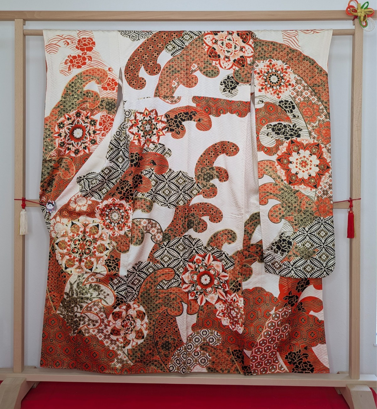 Authentic Japanese Kimono Silk Furisode White Red Waves Gold Floral Textile Art