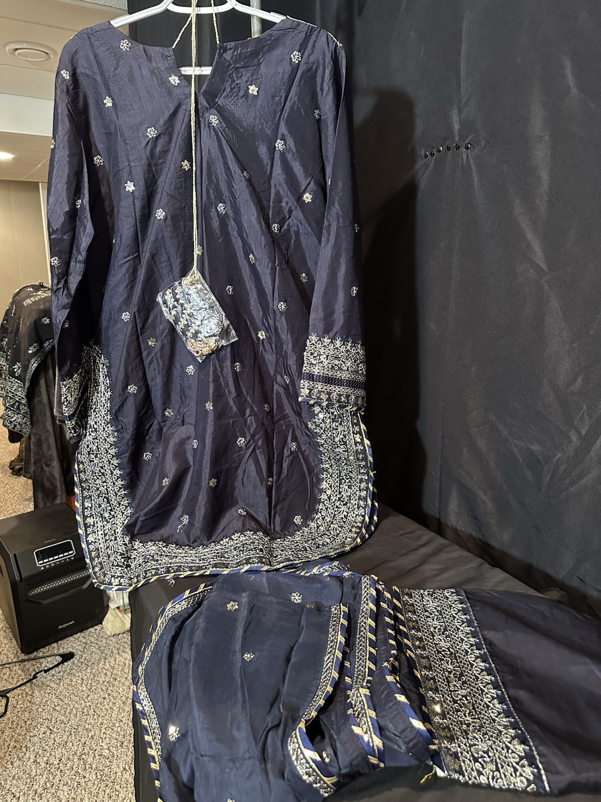 ⭐️PREMIUM ZARQUN BRAND BEAUTIFUL FORMAL DRESS,Silk,Farshi Style Plazo-M & L-$90