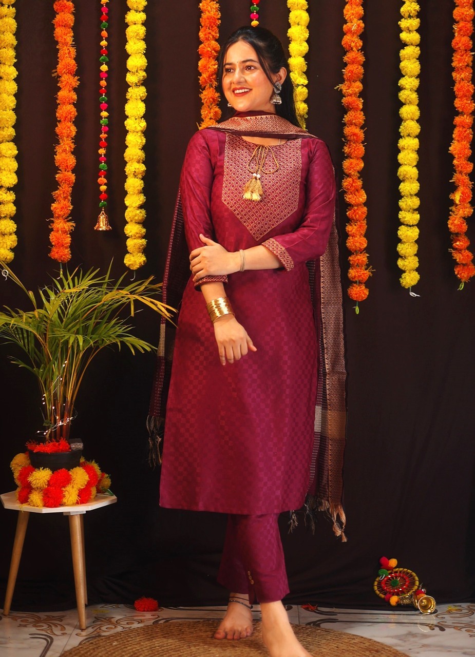 Women Cotton Blend Kurta Pant Dupatta Set