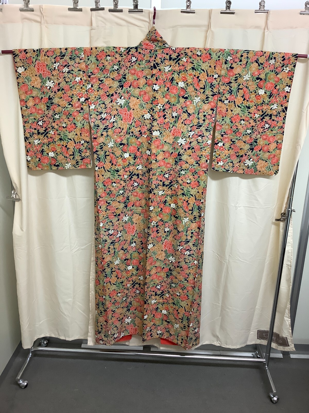 Japanese Vintage Kimono silk expensive Yuzen tradition length 61.81 inch used