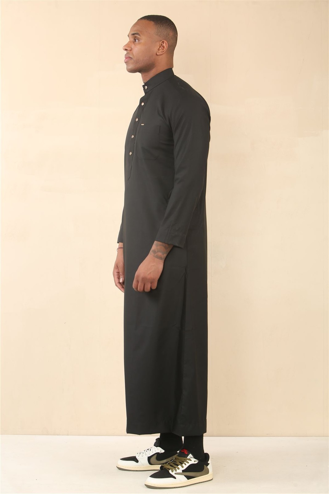 TT-005 – Men’s Black Saudi Emirati Thobe Nehru High Collar