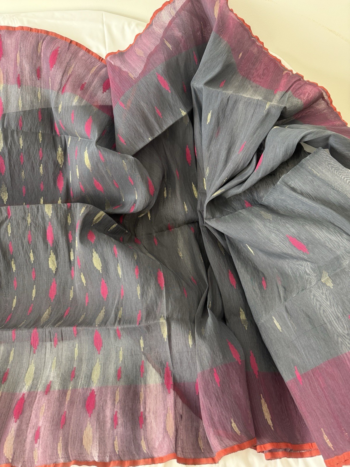 NEW, Handmade, Original Dhakai Jamdani Saree ( item#L2137 ) Only $29