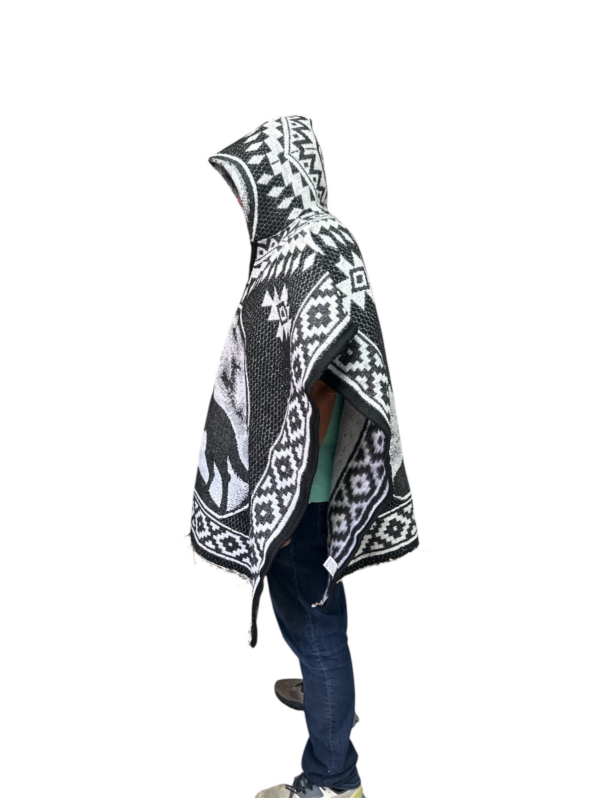 2XL MEXICAN PONCHO WITH HOOD , HOWLING WOLF BLANKET , ONE SIZE , BLACK & WHITE