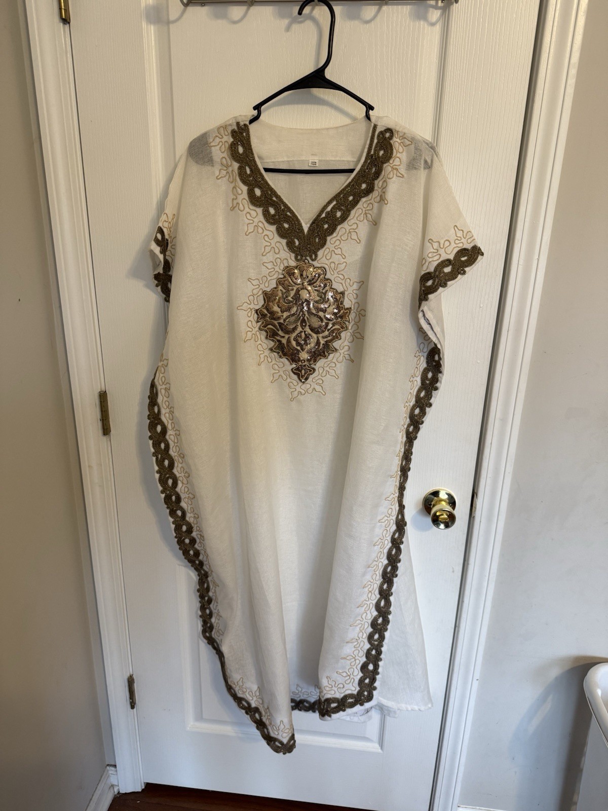 Traditional African Dress Beautiful Gold Accents One Size Fits Most Women’s