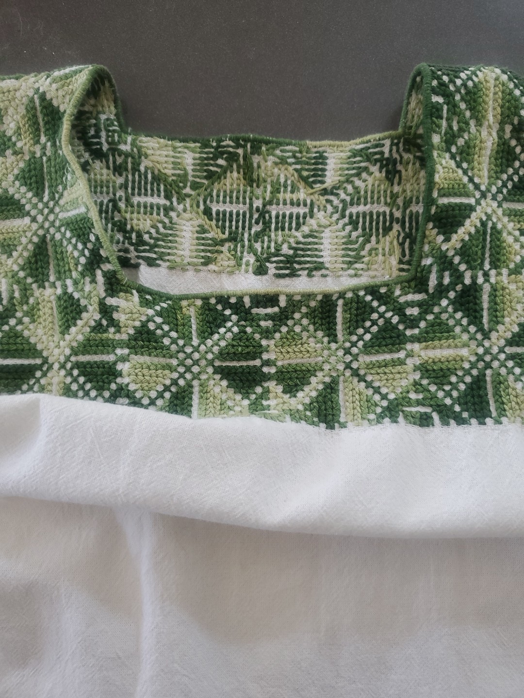 Ladies Mexican Huipil, Cream With Green Embroidery, sz 10/12