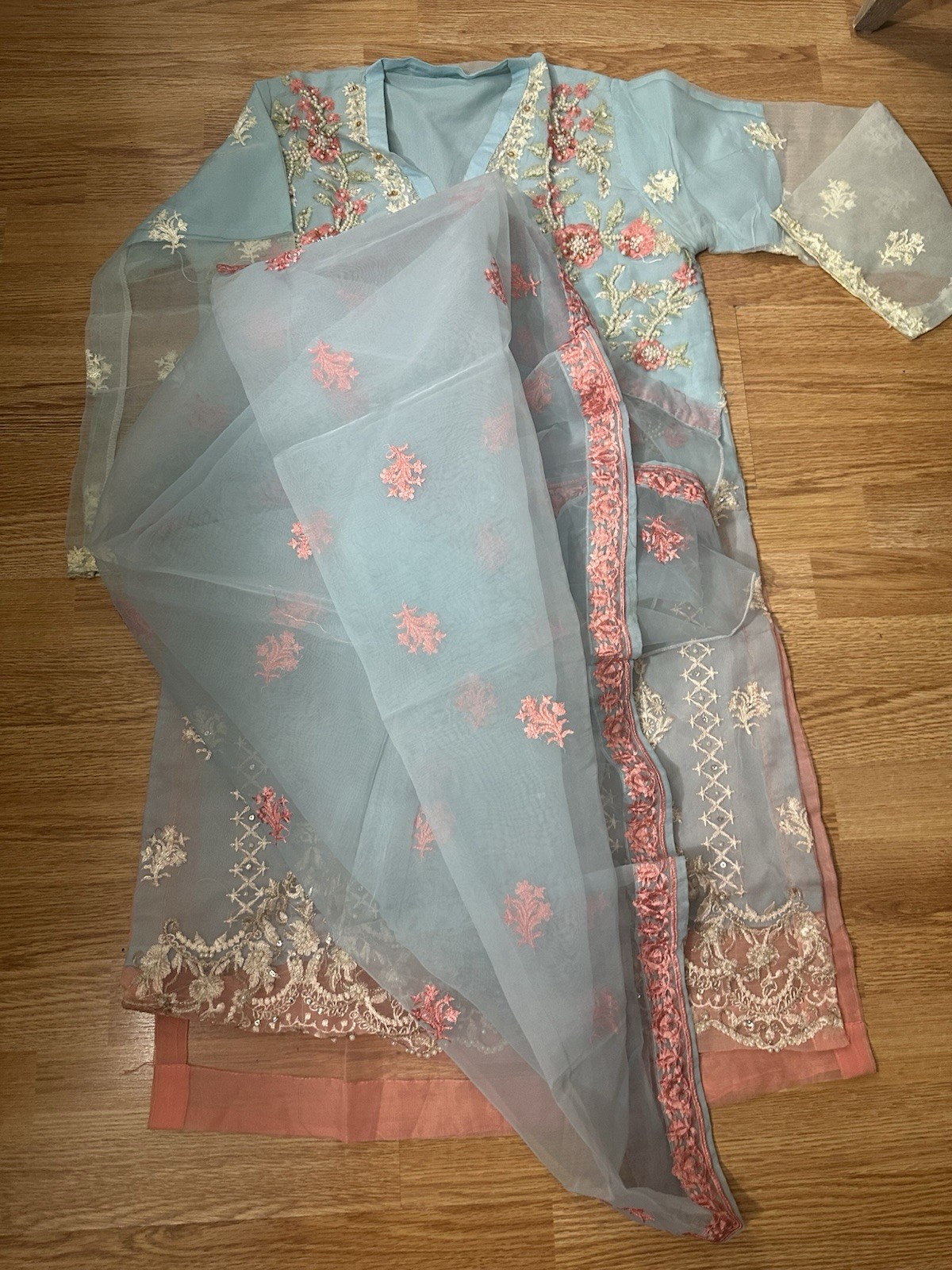 Sadabahar Pakistani Salwar Kameez Size 40 Length 42