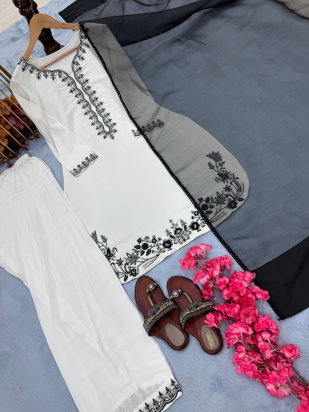 New Presenting White Natural Crepe Salwar Kameez With Dupatta For Women