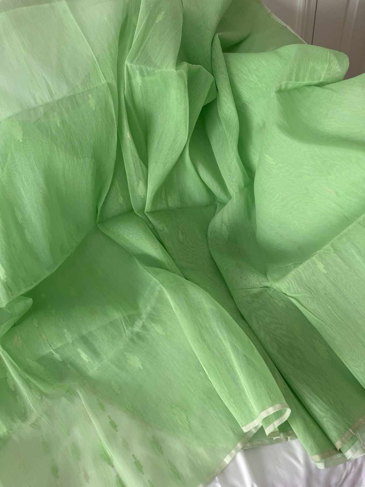 NEW, Handmade, Original Dhakai Jamdani Saree ( item#L2139 ) Only $29