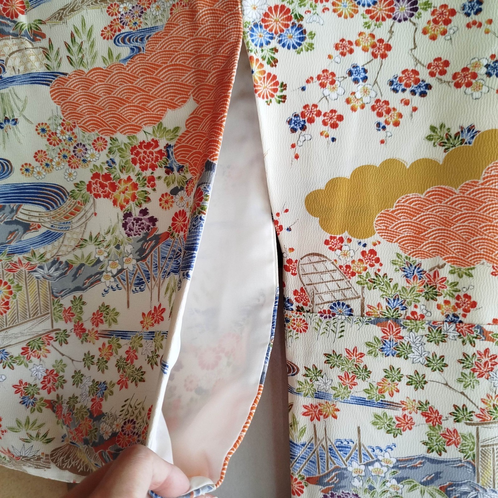 Vintage Silk Komon Kimono Cream Chirimen Stream Floral Seigaiha Pattern Japan