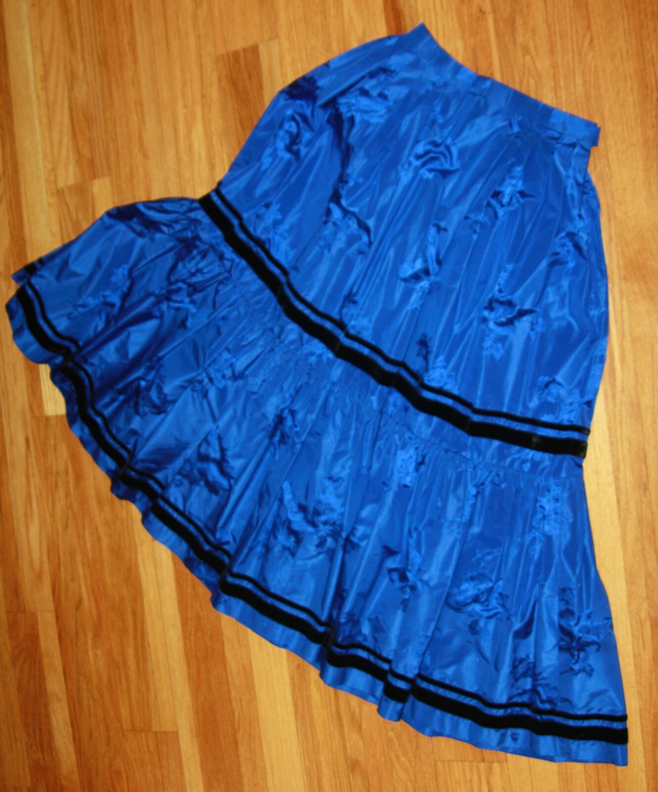Tostmann Trachten skirt royal blue jacquard black velvet ribbon trim dirndl