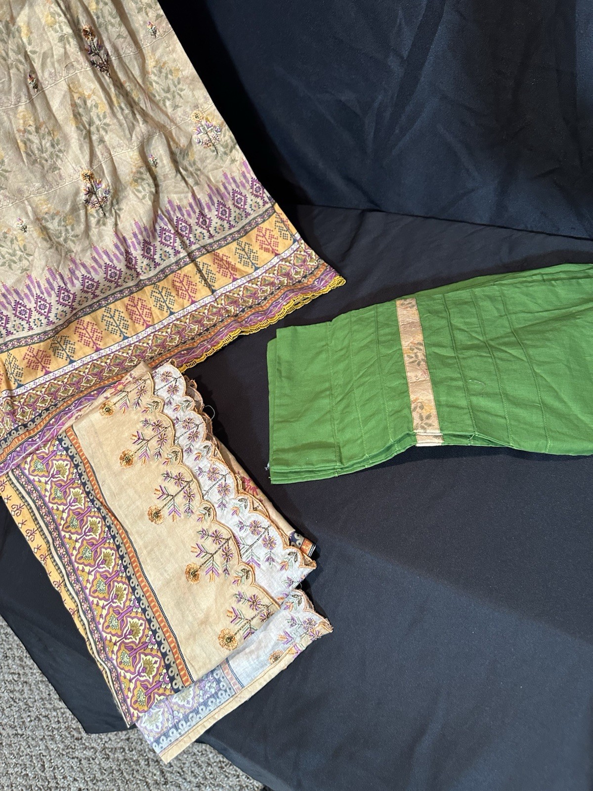 ‼️ CLEARANCE ‼️ Embroidered Lawn 3 Pc Suit – Tailor Stitched.Small Size Only-$26