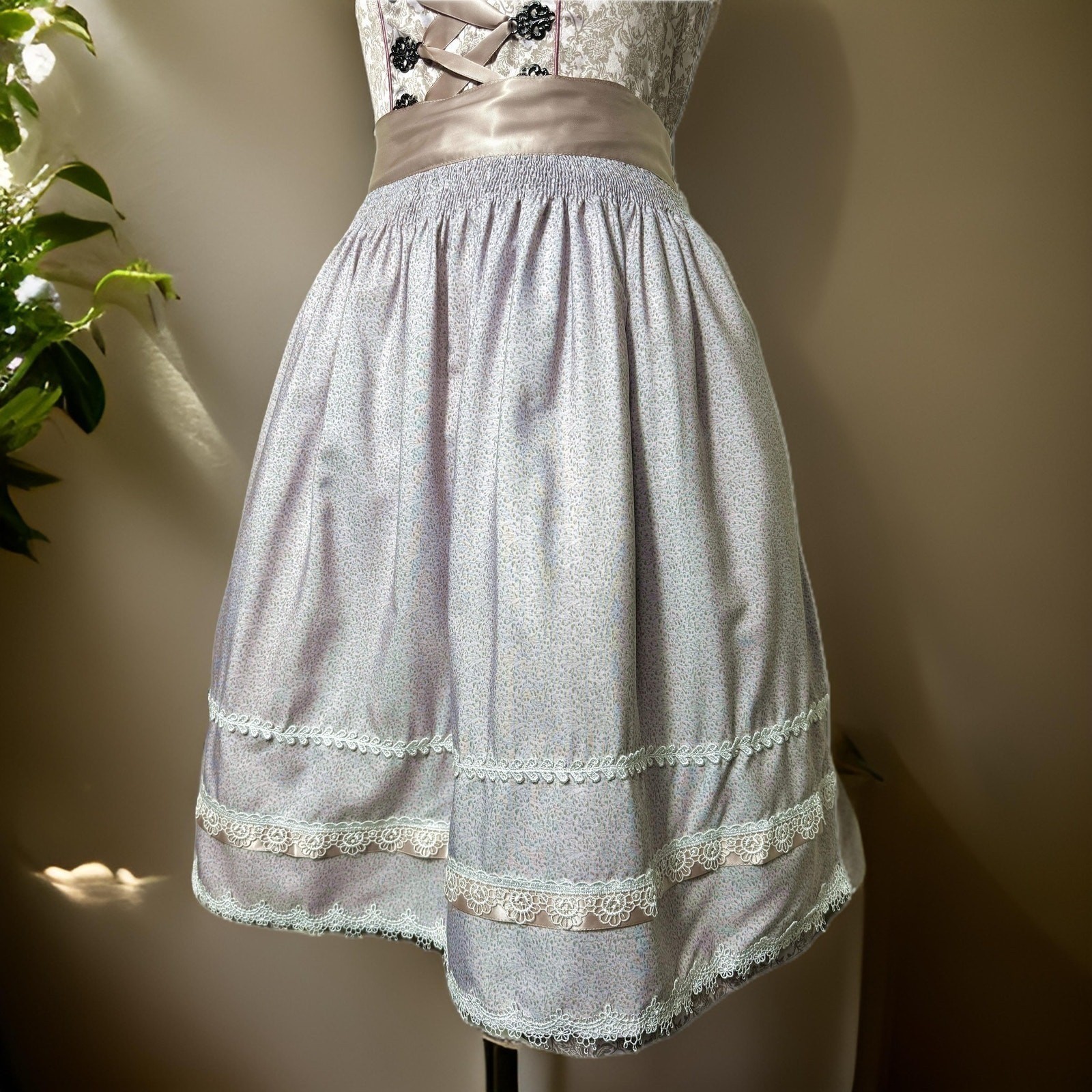 New Large Oktoberfest Lavender Purple Jacquard Dirndl Dress Bavarian German
