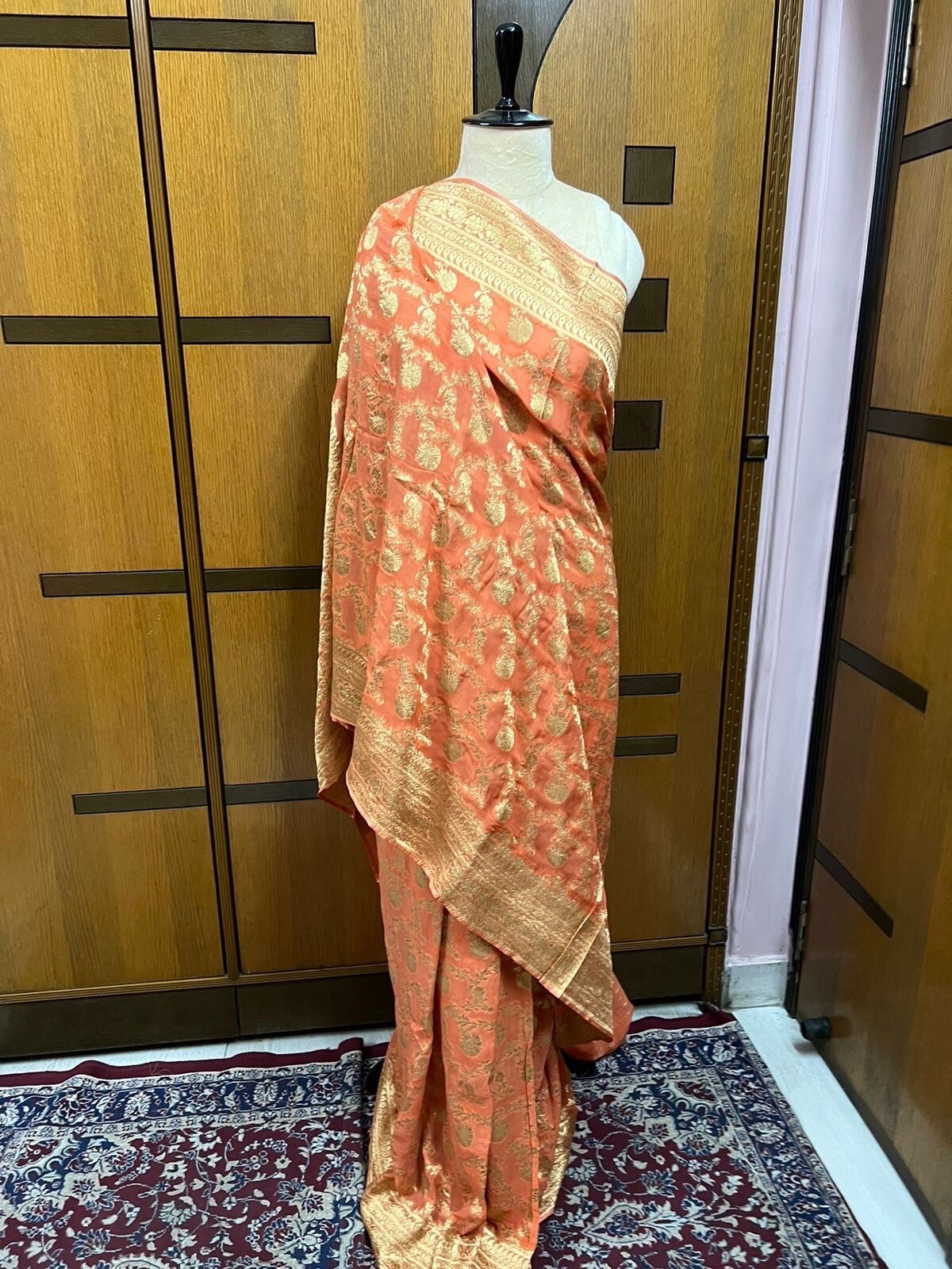 Gorgeous Handloom Pure Khaddi Georgette Bandhini Saree – Peach And Gold