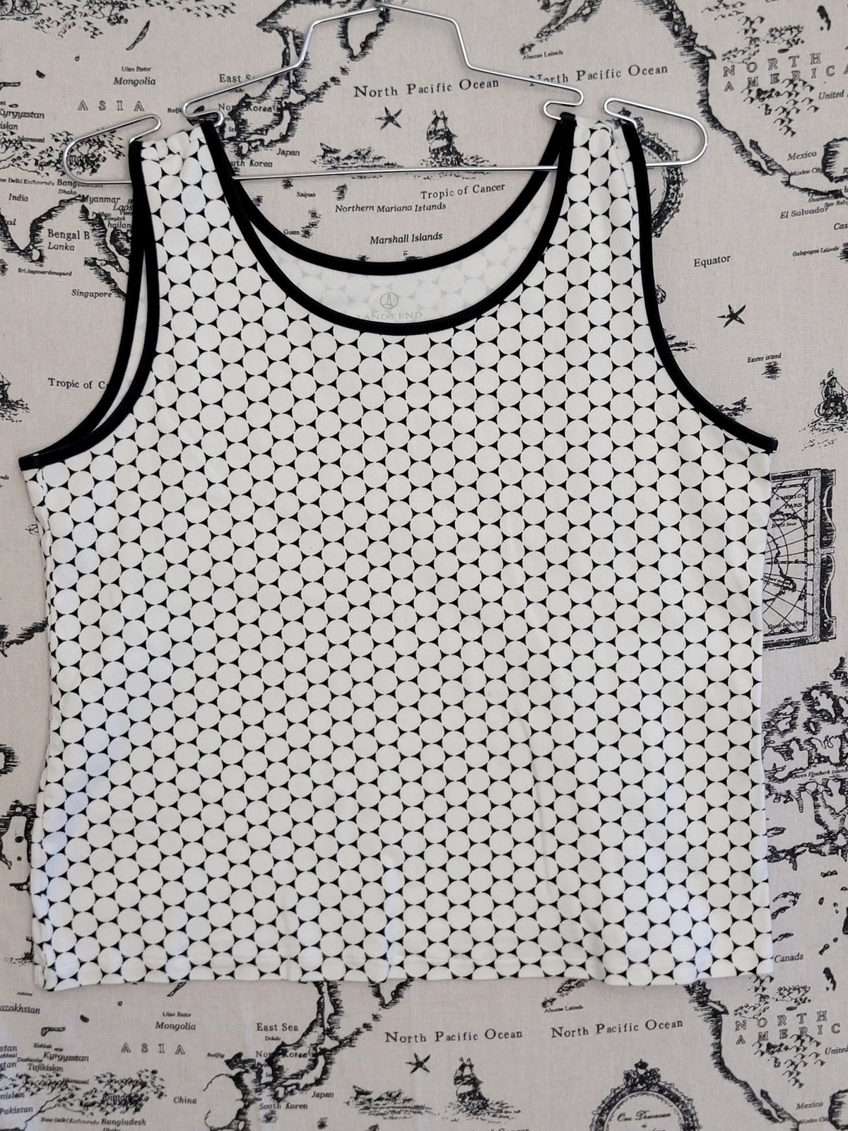 Lands’ End Women’s Tank Top M/P Geometric Print Scoop Neck Sleeveless 100% Cotto