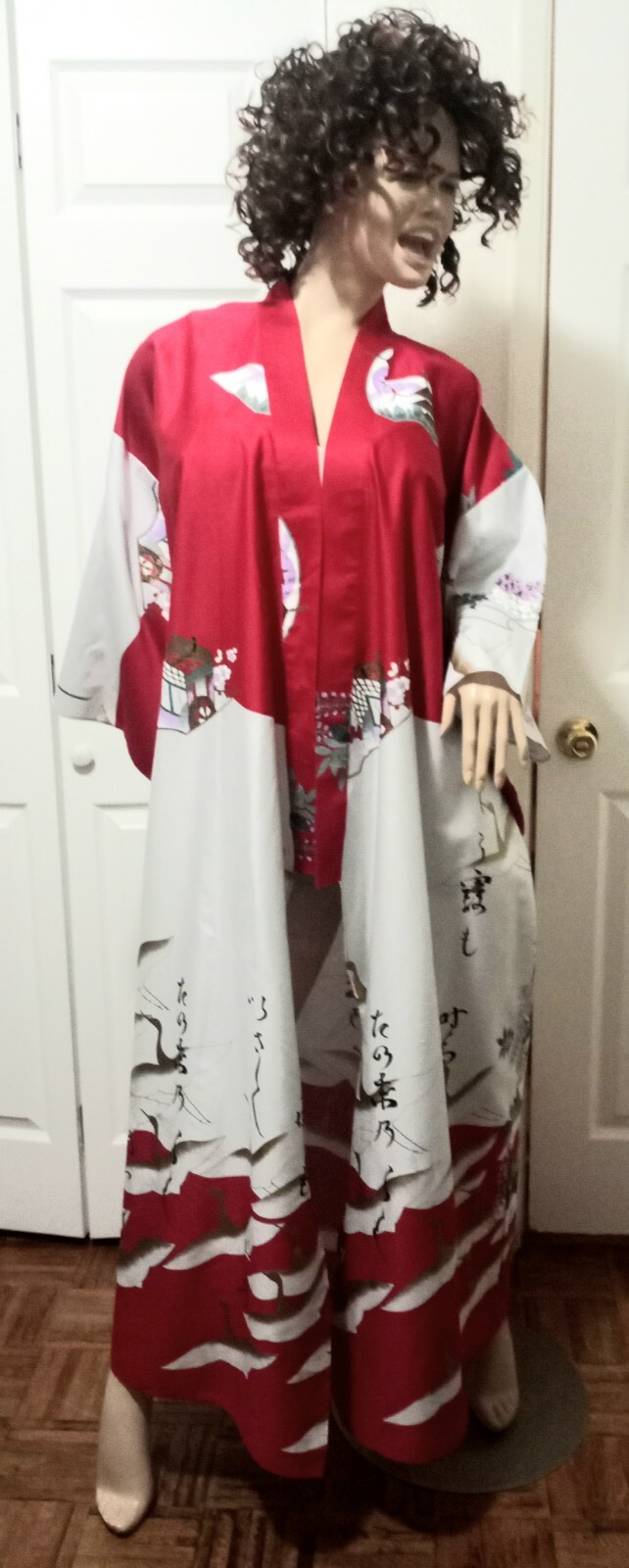 ICHIBAN MADE IN JAPAN YUKATA (KIMONO) WHITE/RED/GOLD SWAN & FLORAL FREE SIZE