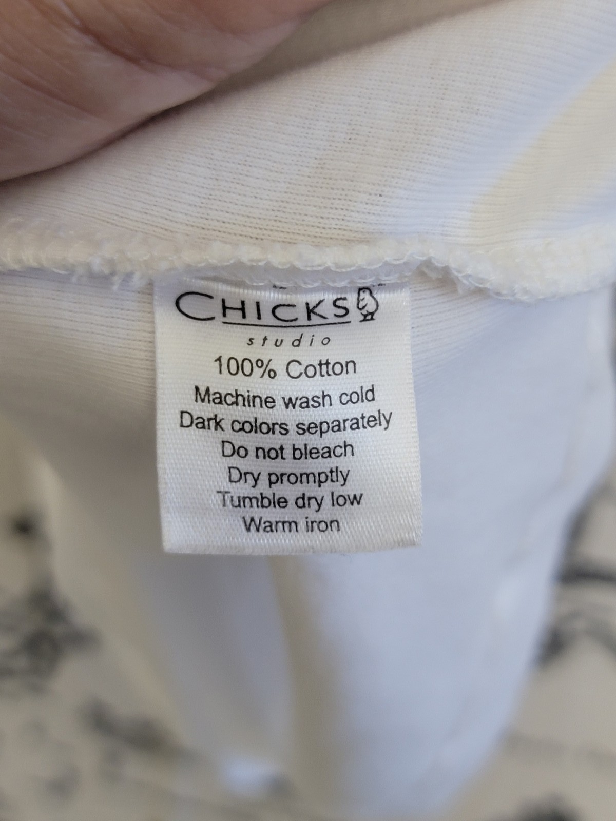 Chicks Studio White 100% Cotton T-Shirt Women’s Size L Short Sleeve Crew Neck