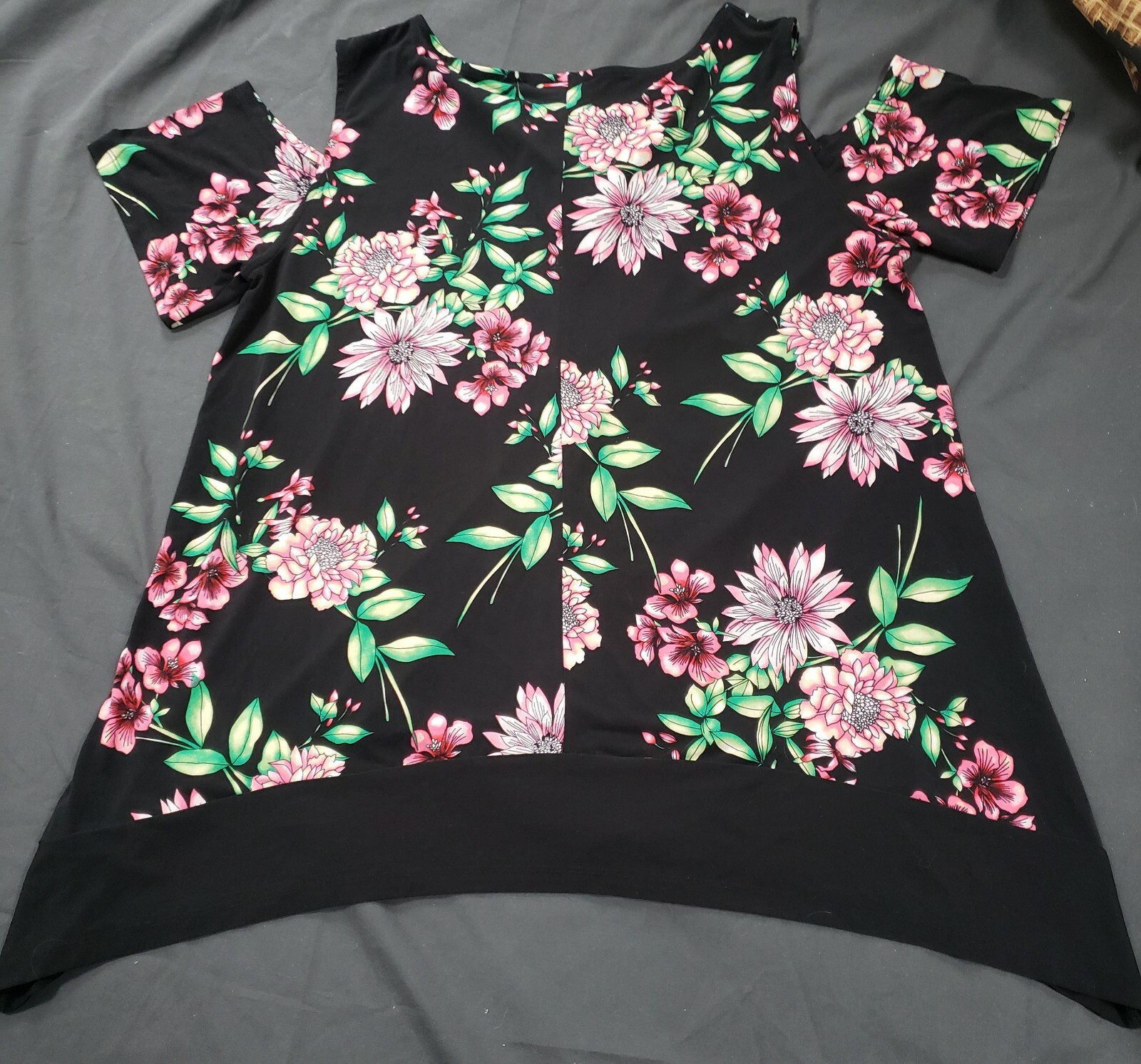 Beautiful Rafaella Large Black and Pink Floral Women’s shortsleeve blouse