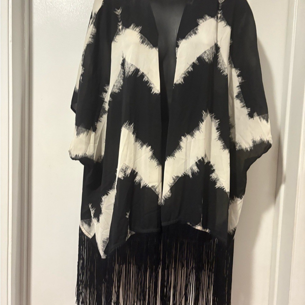 Mossino Supply Co. Black and Cream Kimono