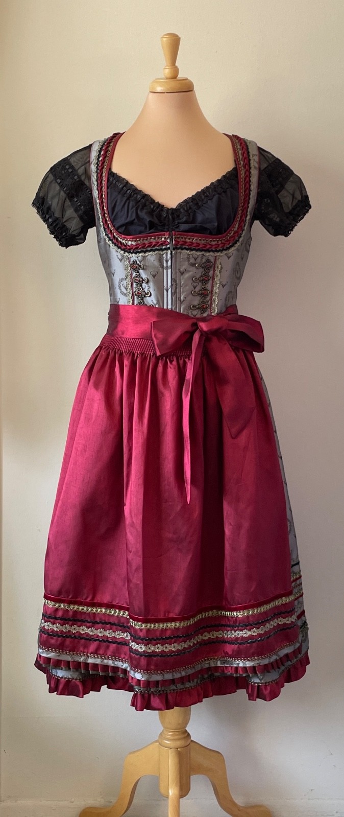 Krüger Feeling Dirndl Set EU 42 US 10/12 Gray Burgundy Deer Oktoberfest NWT