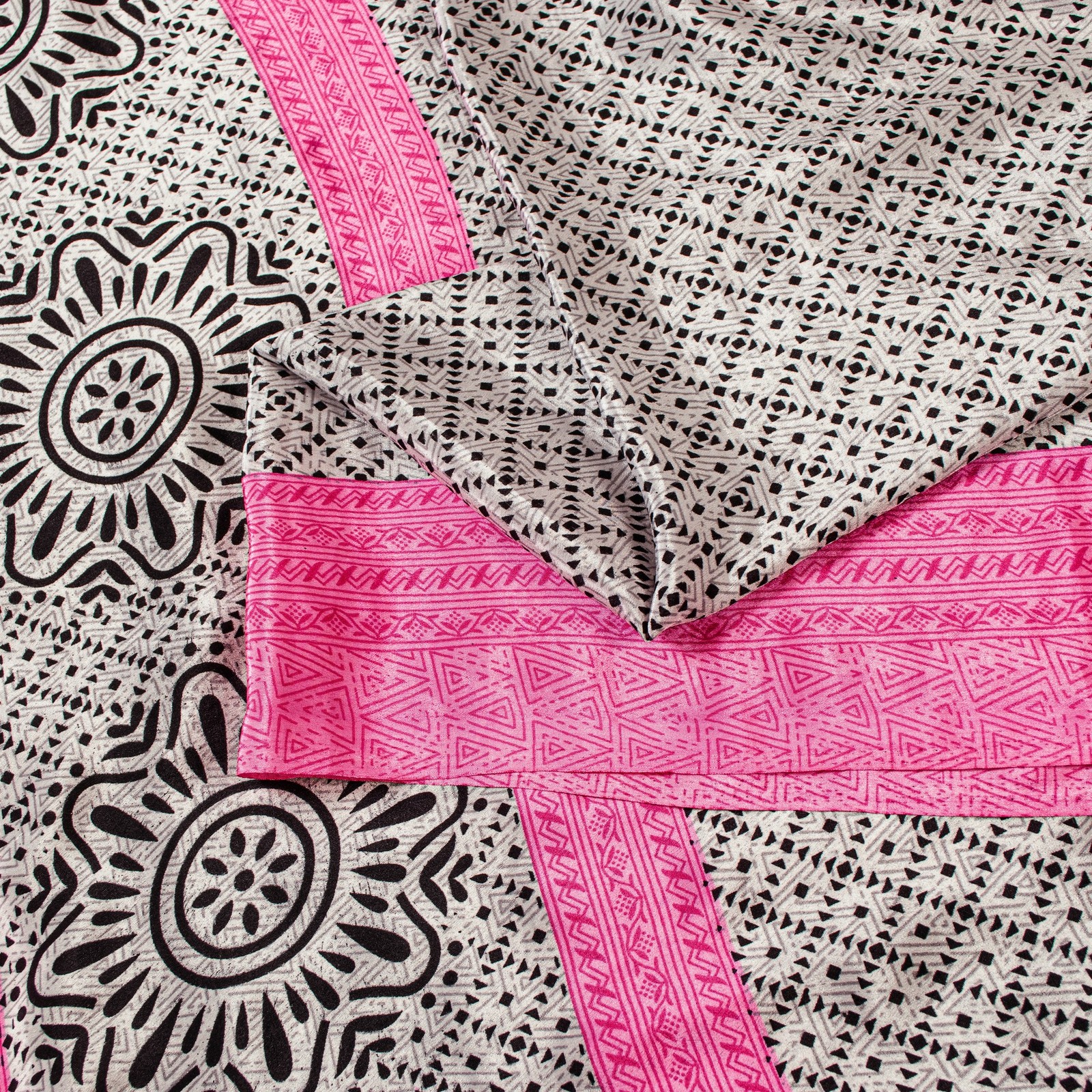 Sanskriti Vintage Sarees Craft White-Black Geometric Print 5+Yd Moss Crepe Sari