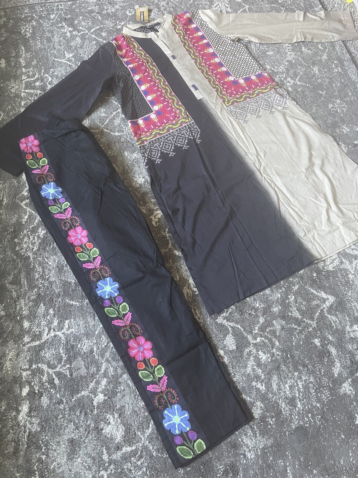 Pakistani/Indian Dress Shalwar Kameez stitched (3PC) Small (Lawn) Nishat Brand