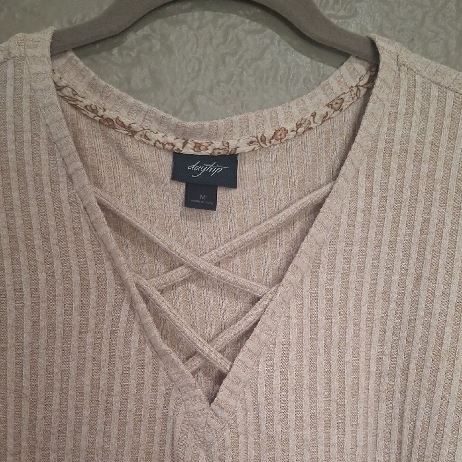 Daytrip Women’s Cream and Tan Striped Hoodie Size M