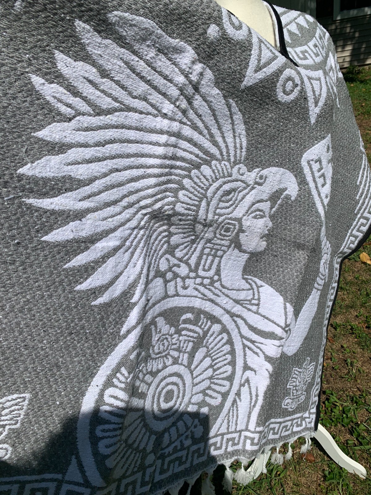 Aztec Warrior & Eagle Icon Mexican Poncho Gaban Grey Gray White H47
