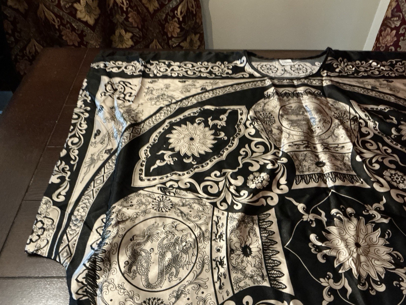 satin kimono 42″ long, plus size, dragon vase flower print, short sleeve, new