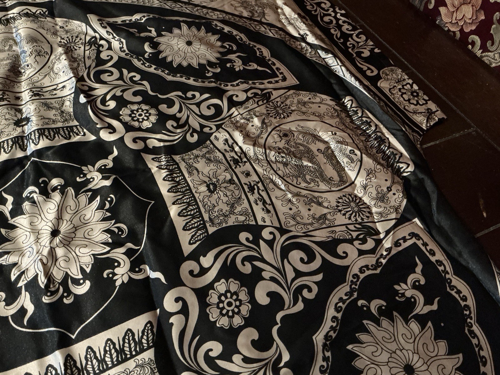 satin kimono 42″ long, plus size, dragon vase flower print, short sleeve, new