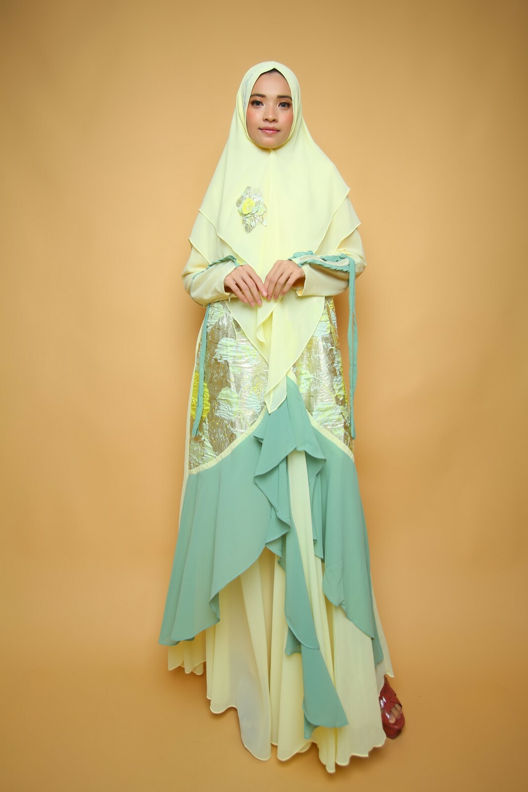 yellow dress with long khimar, abaya fashion, maxi islamic dress, modern hijab