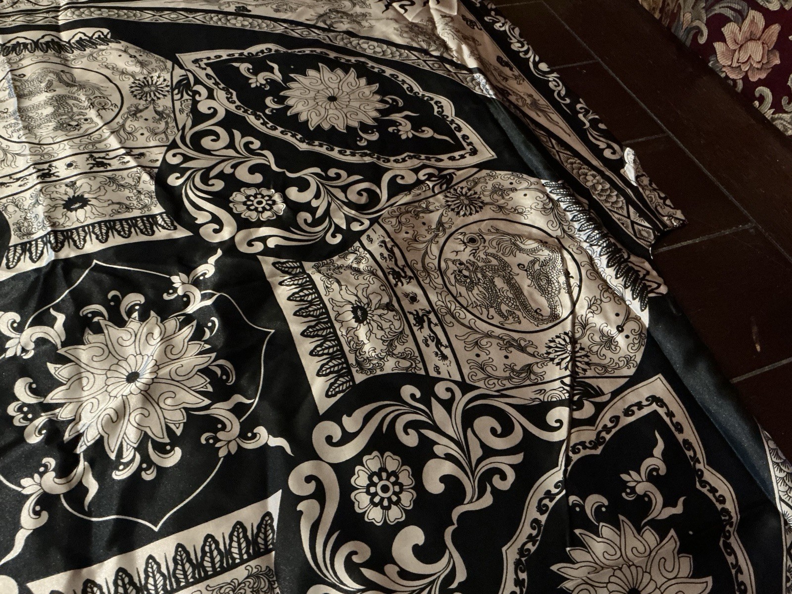 satin kimono 42″ long, plus size, dragon vase flower print, short sleeve, new