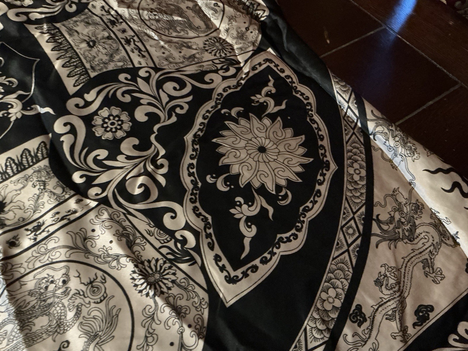 satin kimono 42″ long, plus size, dragon vase flower print, short sleeve, new