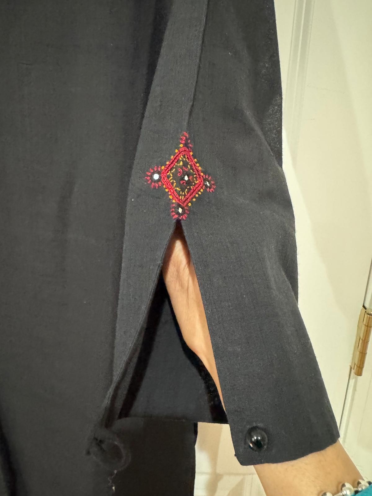 Black embroidered Kurta top with embroidery and 3/4 Sleeve