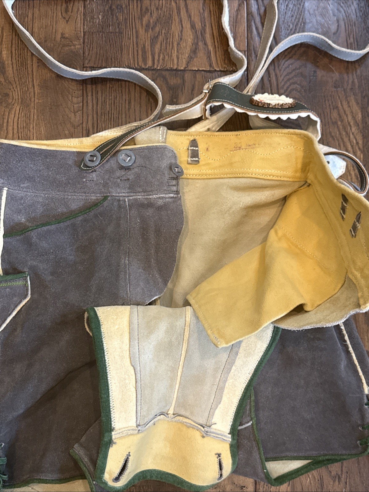 Men’s Vintage Lederhosen Gray Leather Green Accents w/ Suspenders Bavarian 33 EU