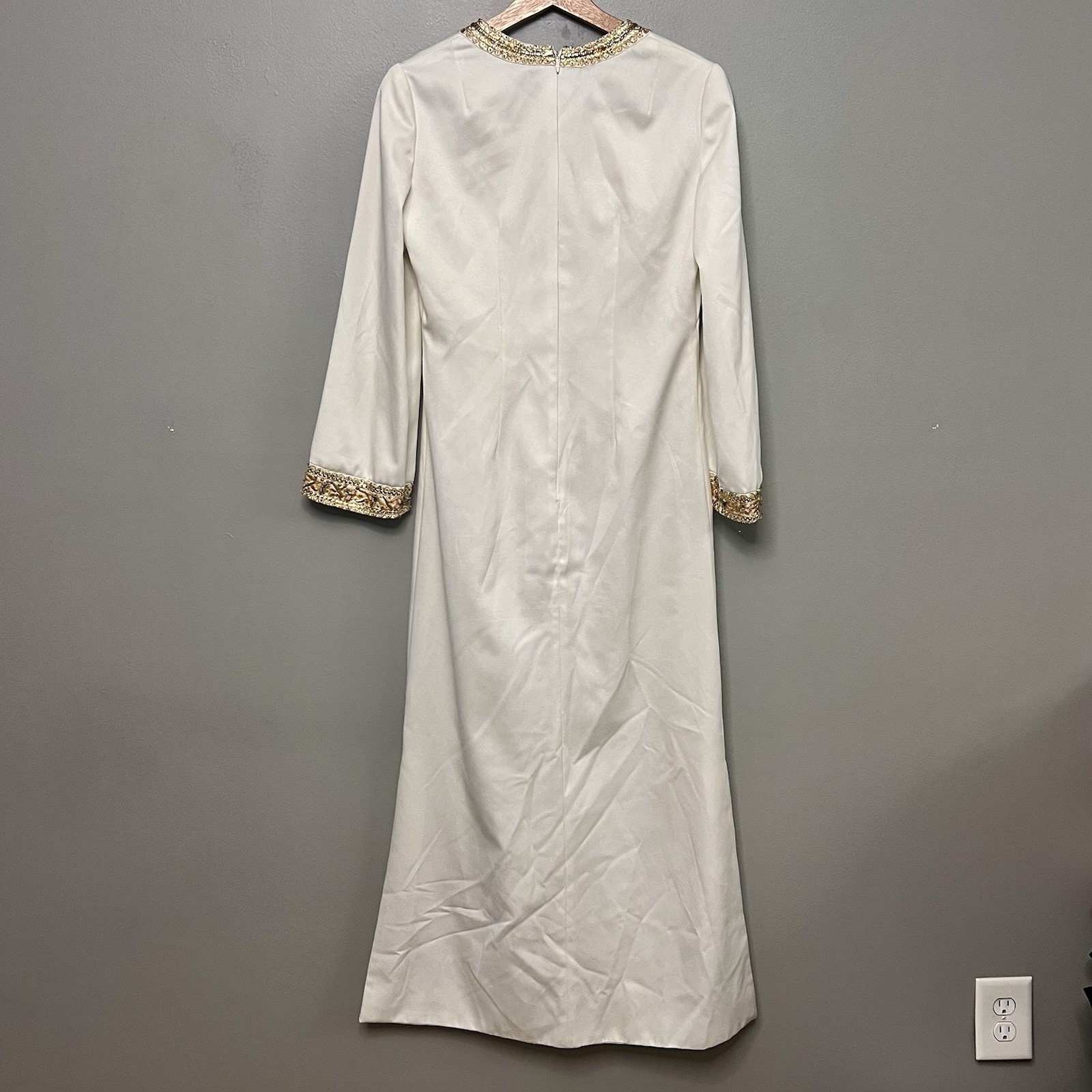 VTG 60s Women’s Ivory Kurta/Dress W/ Hand Beaded/Embroidered Neckline/Cuffs LG