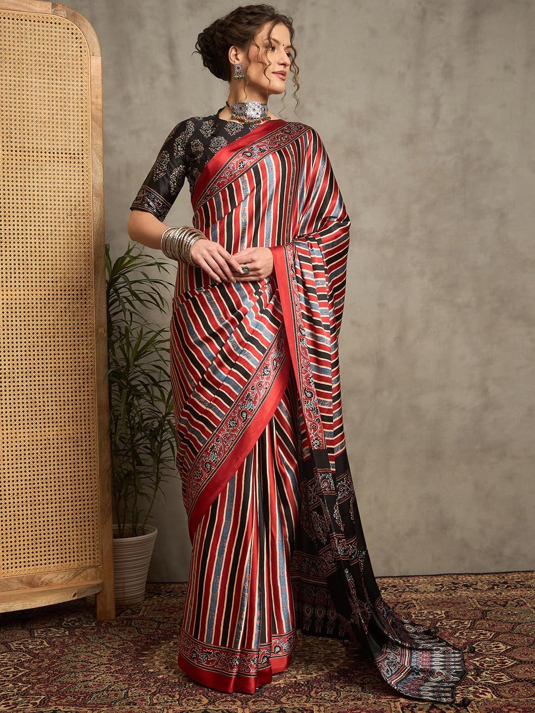Women’s Pure Crepe Striped Printed Saree With Unstitched Blouse Piece