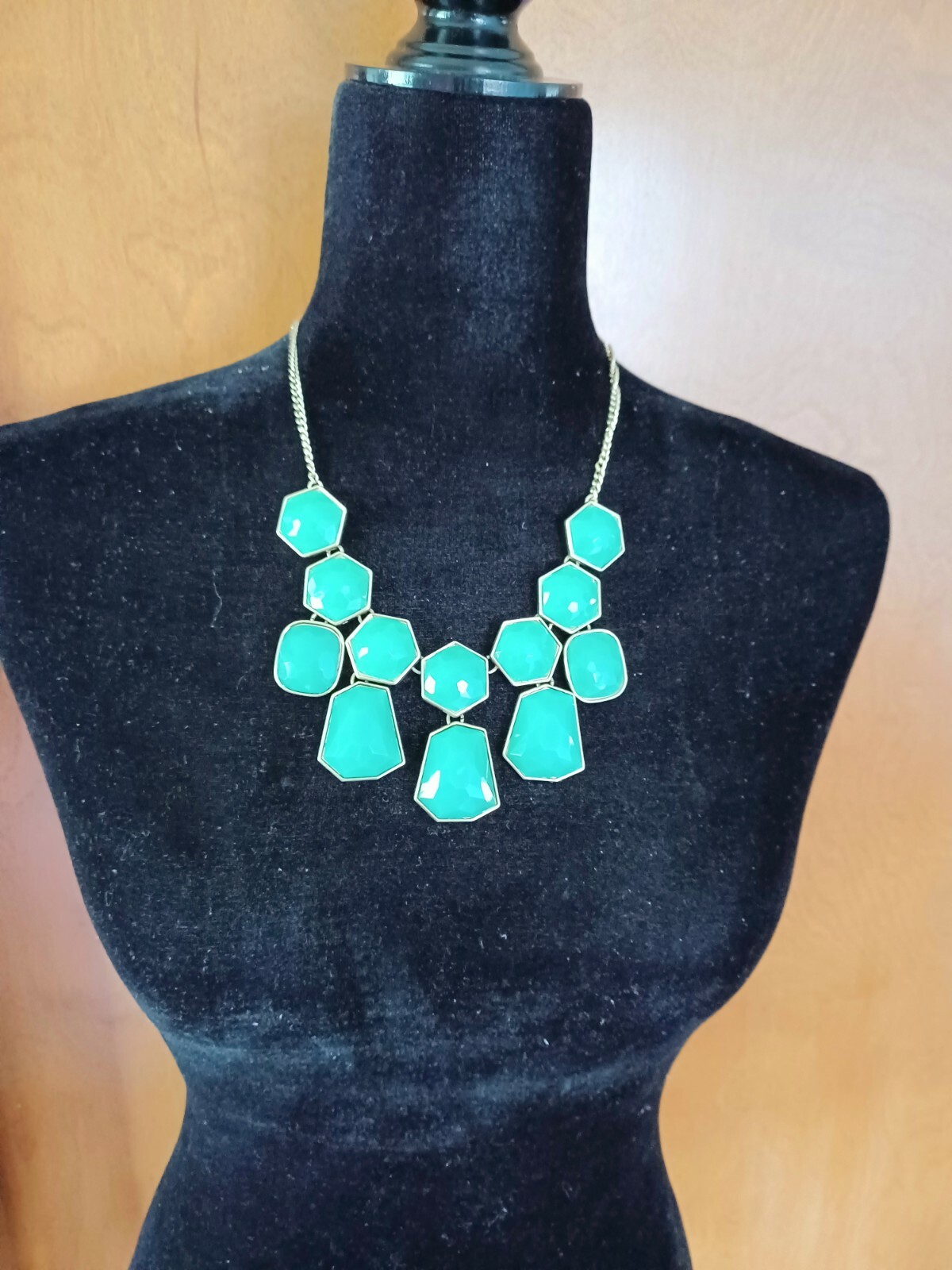 Pre-owned Trendy, versatile and beaded necklace
